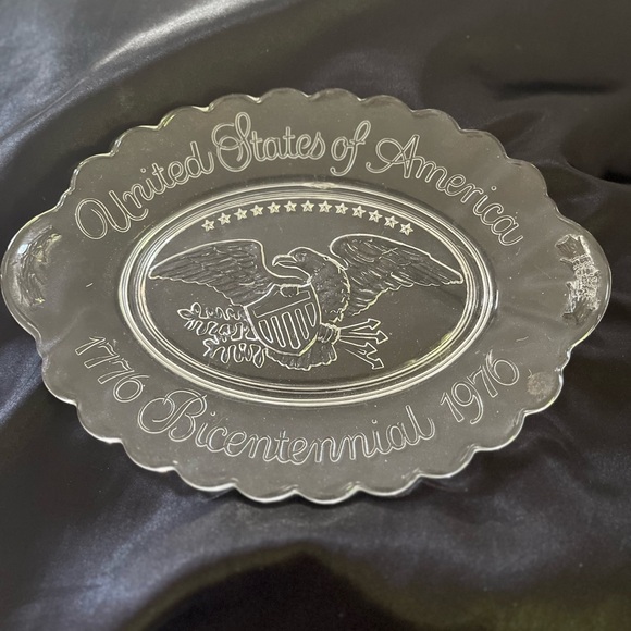 Vintage Avon Bicentennial Collectors Clear Oval Plate - Picture 2 of 2